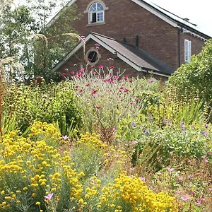 https://the-wharf-house-restaurant-with-rooms.tophotelsbath.com